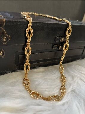 Vintage Gold Tone Pretzel Love Knot Link Statement Necklace 25” Costume Jewelry